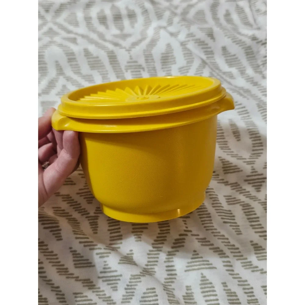 Vintage Tupperware Yellow Servalier Bowl with Sunburst Lid 886-5 Made in USA